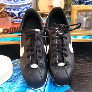 Authentic Nike Cortez Classic Big Kids Leather Classic - 4.5Y